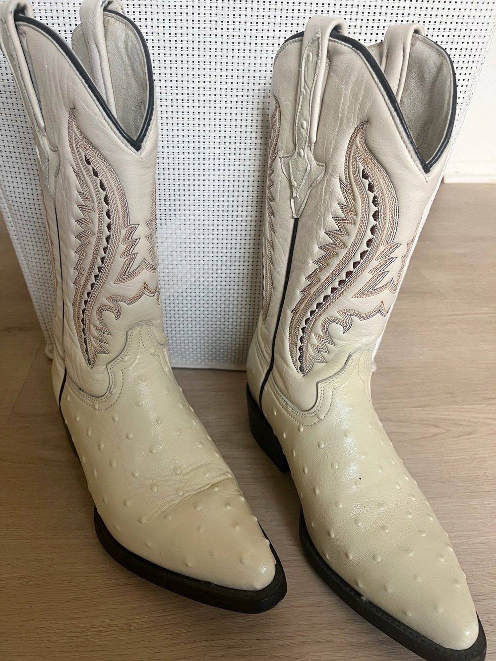 Vintage Bonanza Ivory Western Cowboy Boots Ostrich Print Snip Toe Women's 7.5